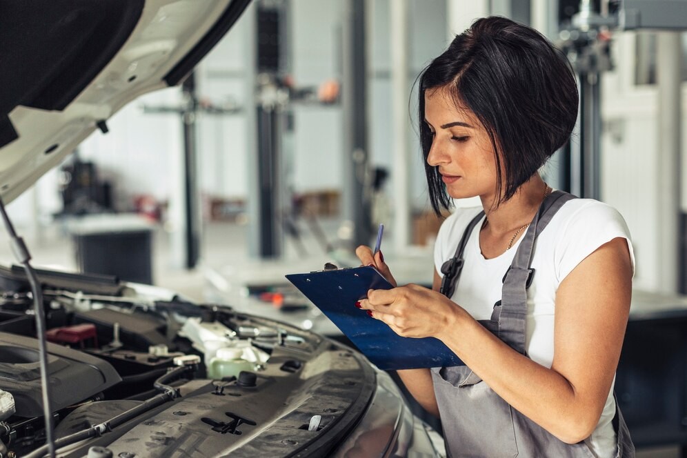 Why SRMU is in the Top 5 Electric Vehicle Engineering Colleges in Lucknow